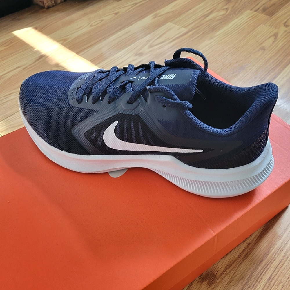 Nike Downshifter 10 4E (wide)